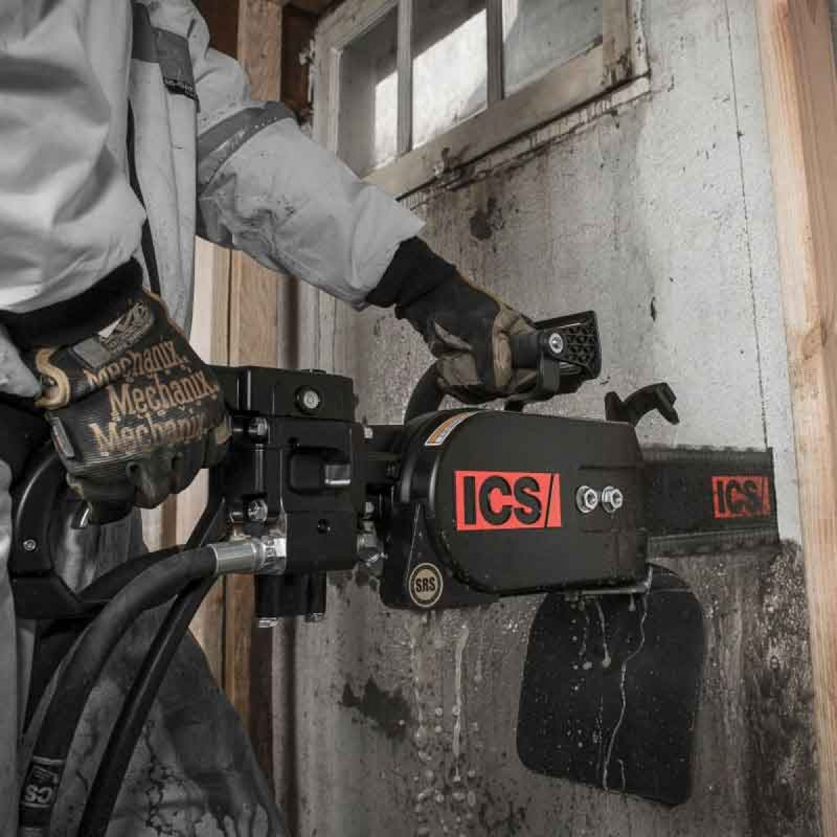 concrete hydraulic chainsaw wet cutting wall rent sales leases delivered