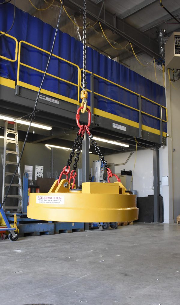 230-Volt scrap moley magnet suspended