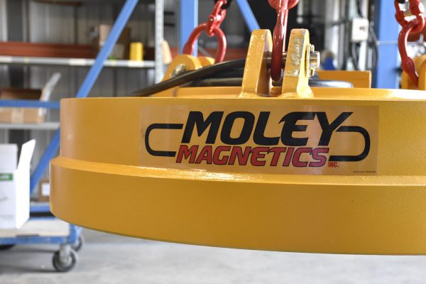230-Volt scrap moley magnet suspended